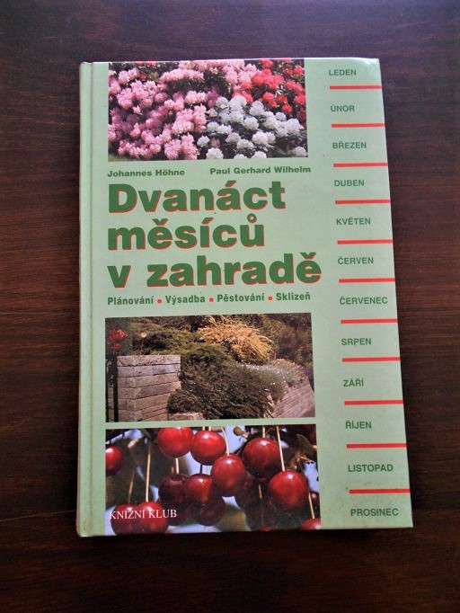 Dvanáct měsíců v zahradě